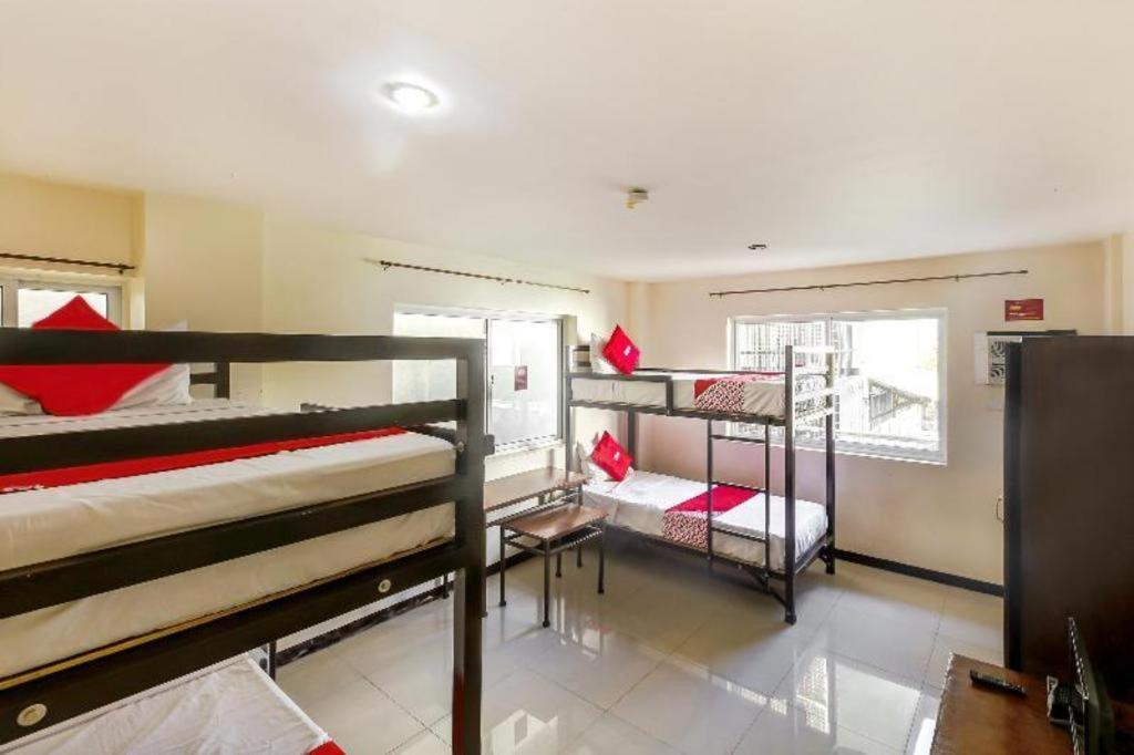 Oyo 842 City Smiles Apartelle San Juan  Экстерьер фото